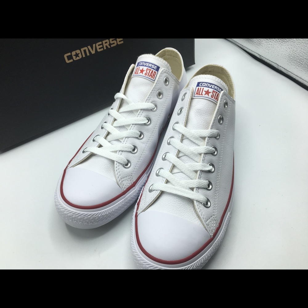 Converse Men’s Leather Low Chuck Taylor All Stars - Picture 2 of 8